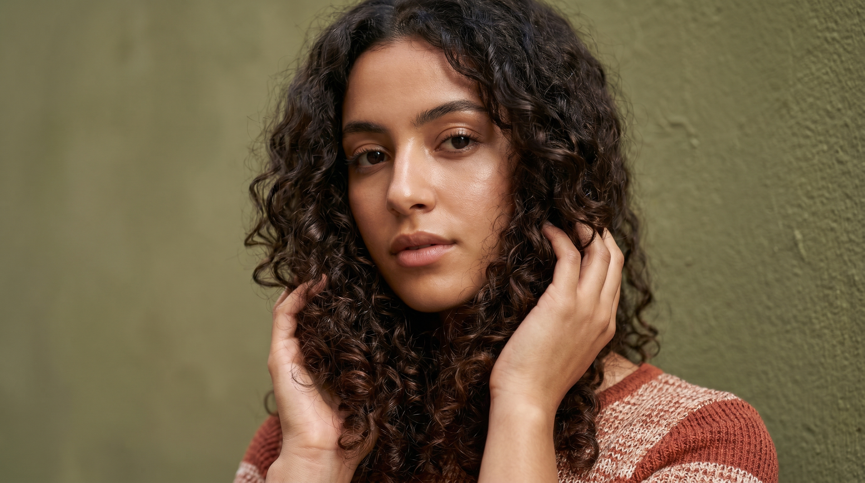 Cheveux bouclés définis brillants — routine cheveux bouclés frises Jodhur