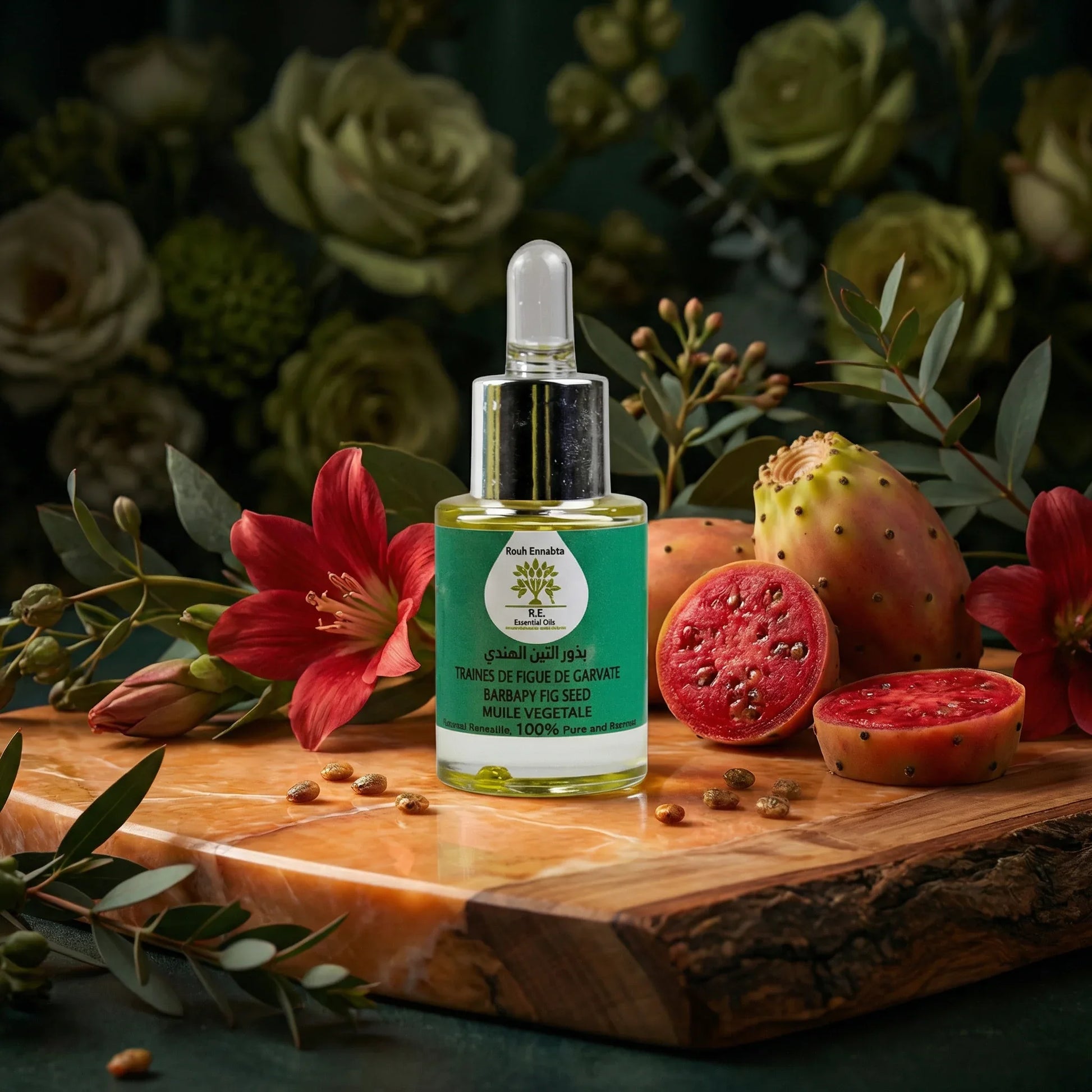Flacon ambré d'huile de figue de barbarie bio Jodhur sur marbre avec figue fraîche coupée — sérum anti-âge premium Maroc