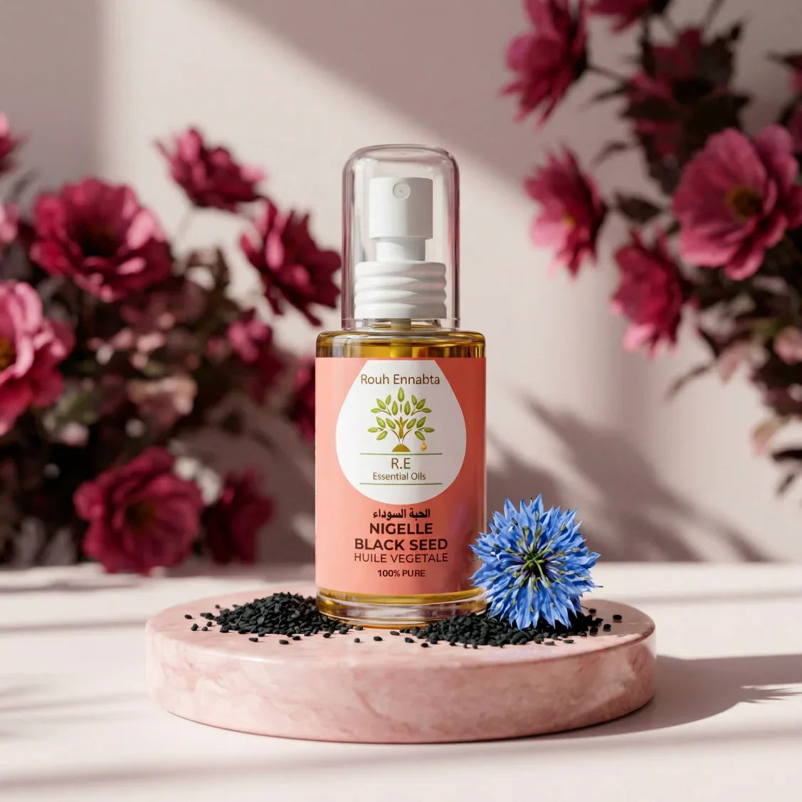 Flacon ambré d'huile de nigelle bio Jodhur entouré de graines noires — soin purifiant peau et cheveux Maroc